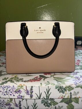kate spade Madisson small Black Satchel crafted by saffiano leather